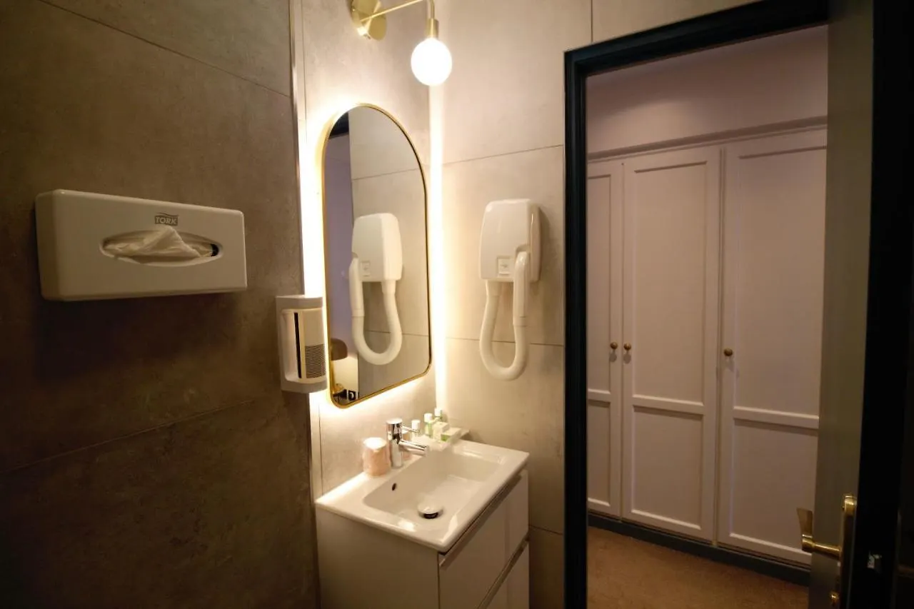 Princesse Caroline Hotel Paris