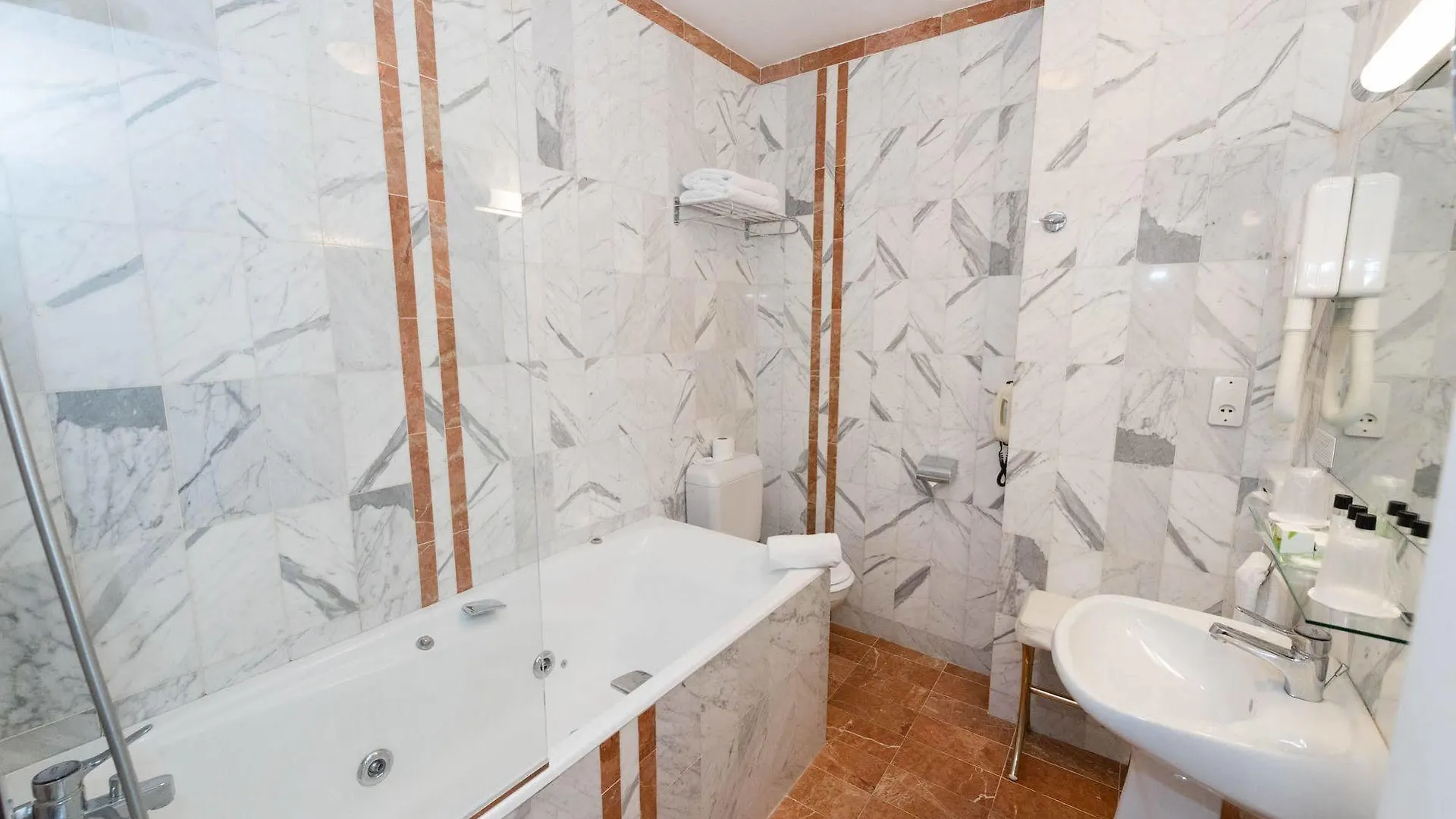 Hotel Princesse Caroline 3*