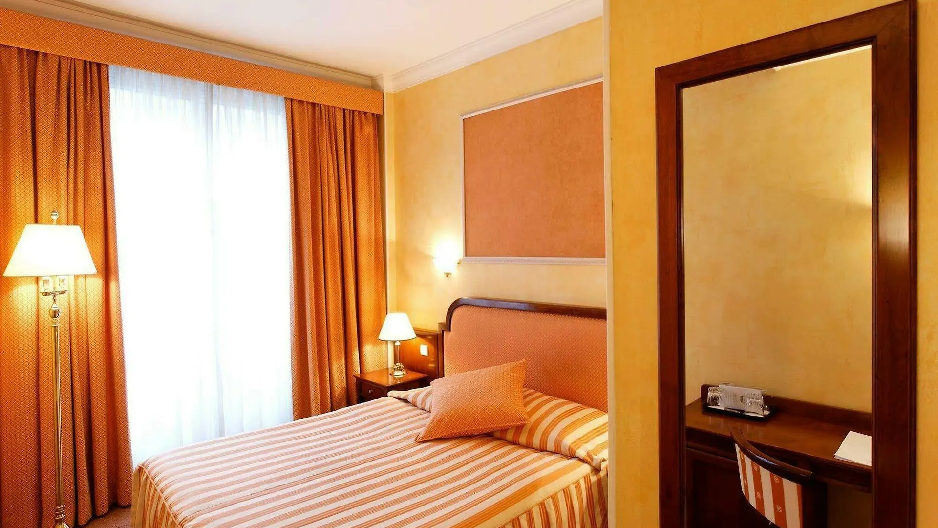 Hotel Princesse Caroline Paris